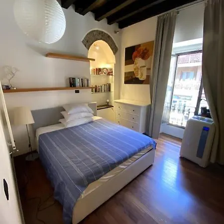 Daire Bilocale Romantico Navigli Milano